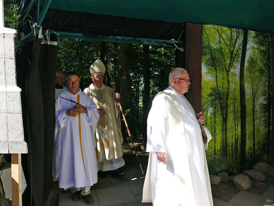 Festgottesdienst zum 1.000 Todestag des Heiligen Heimerads auf dem Hasunger Berg (Foto: Karl-Franz Thiede)